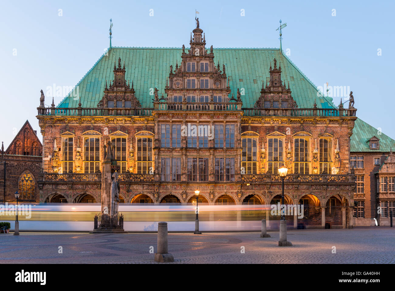  Bremen at Night Stock Photo - Alamy Illustration 