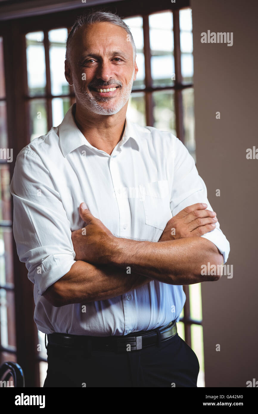 Man crossed arms bar hi-res stock photography and images - Alamy