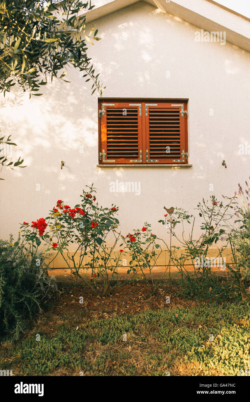 Home surrounded by flowers hi-res stock photography and images - Alamy