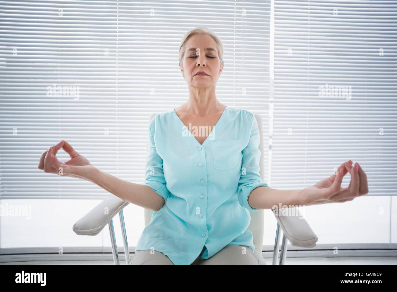 Senior woman doing yoga Stock Photo - Alamy