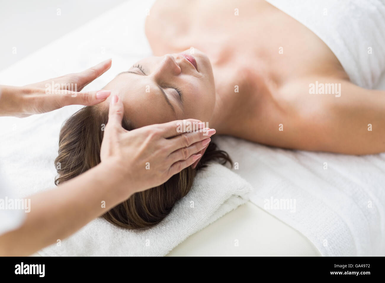 Cropped hands of therapist performing reiki on woman Stock Photo