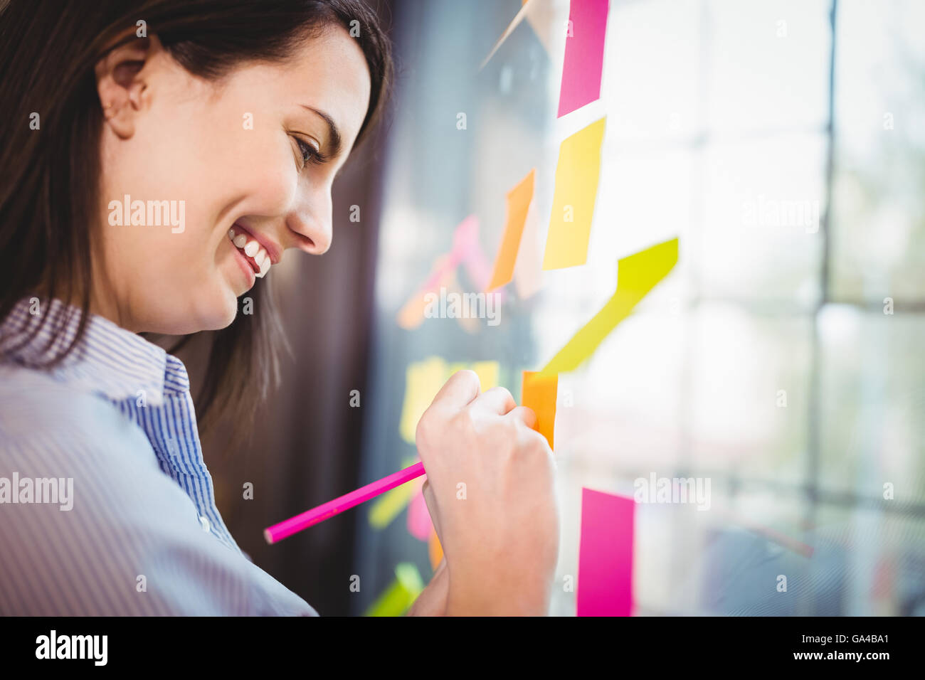Woman writing notes on sticky paper hi-res stock photography and images ...