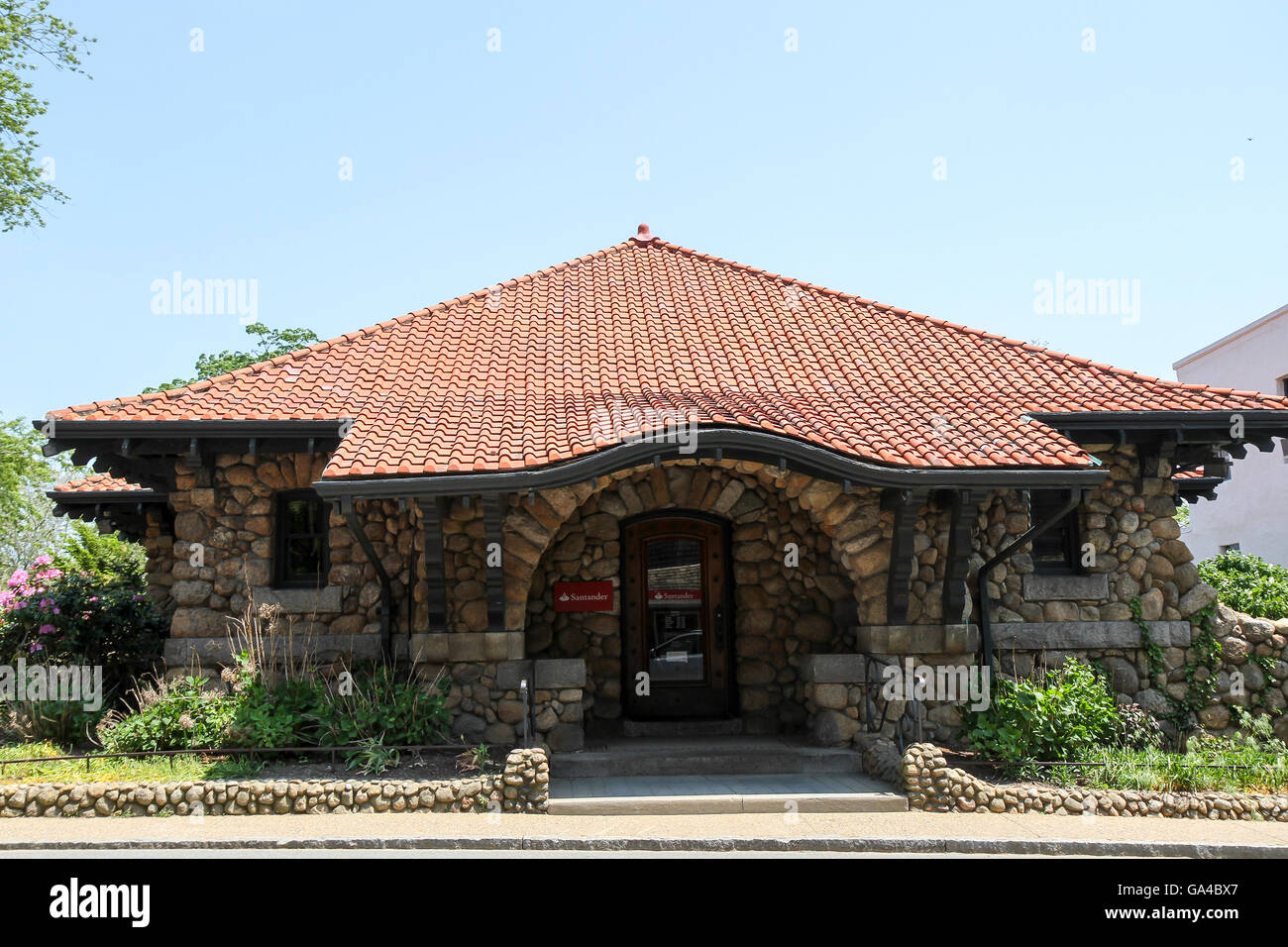A stone building built in 1905 which now houses a Santander Bank branch in Vineyard Haven, Martha's Vineyard, Massachusetts Stock Photo
