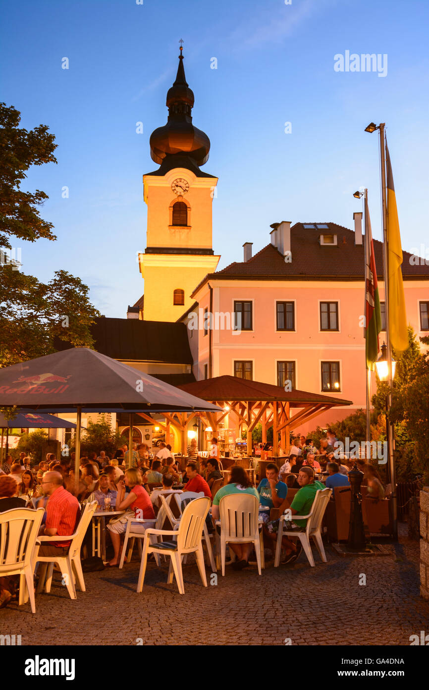 Heidenreichstein main square with the parish church, outdoor restaurant Austria Niederösterreich, Lower Austria Waldviertel Stock Photo