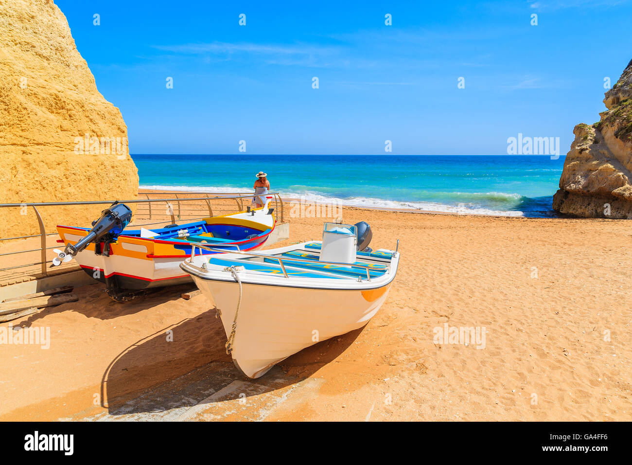 Looking beach in algarve hi-res stock photography and images picture