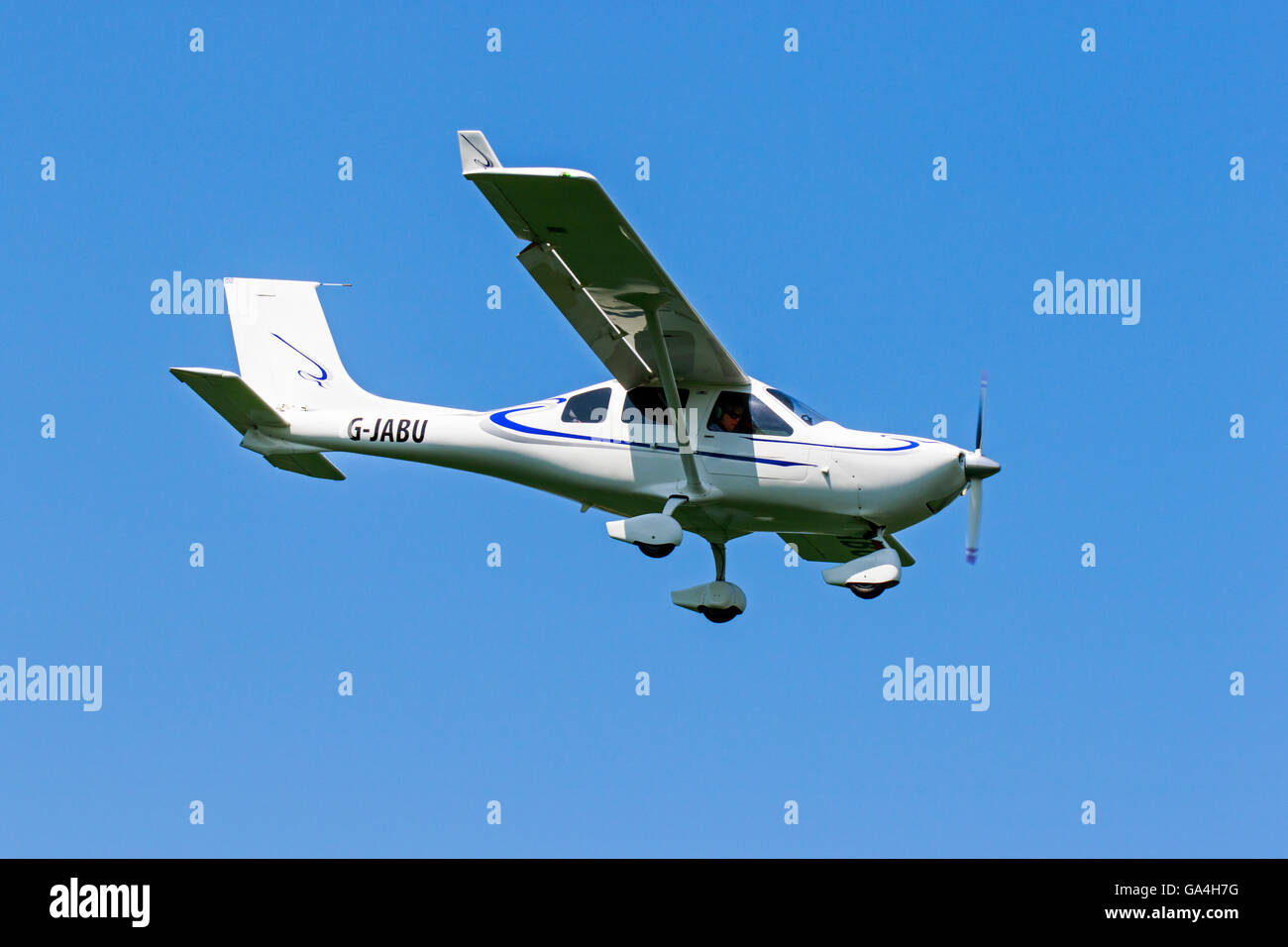 Jabiru J430 GJABU landing at Sturgate Airfield Stock Photo Alamy