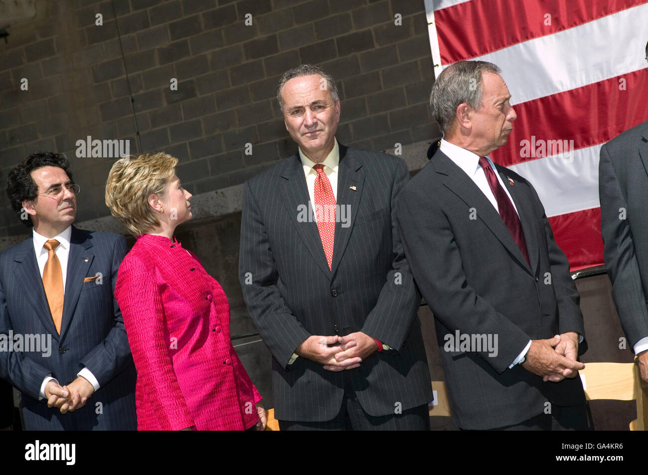 6 September 2005, New York City - architect Santiago Calavatra, Senator Hillary Clinton & Charles Schumer, Mayor Mike Bloomberg. Stock Photo