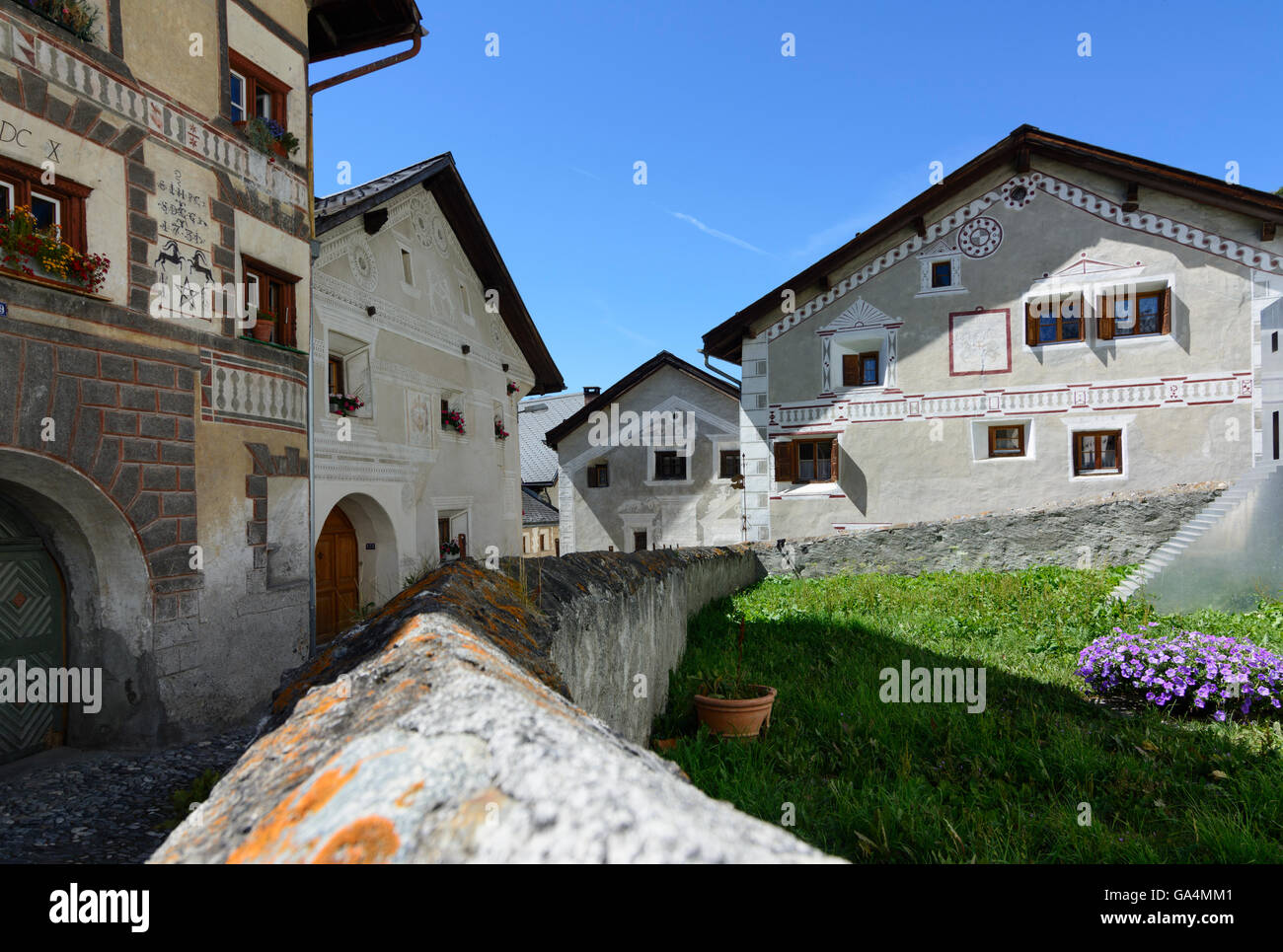 Ardez with sgraffito decorated houses Switzerland Graubünden, Grisons Unterengadin, Lower Engadine Stock Photo