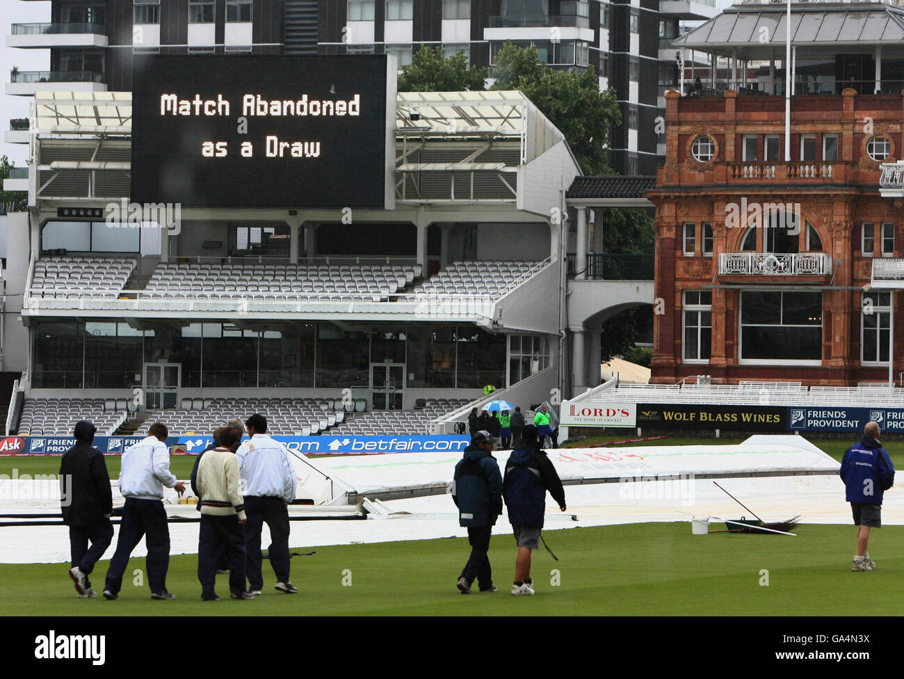 The weather forces the match to be abandoned as a draw during day five of the first npower Test at Lord's Cricket Ground, London. Stock Photo