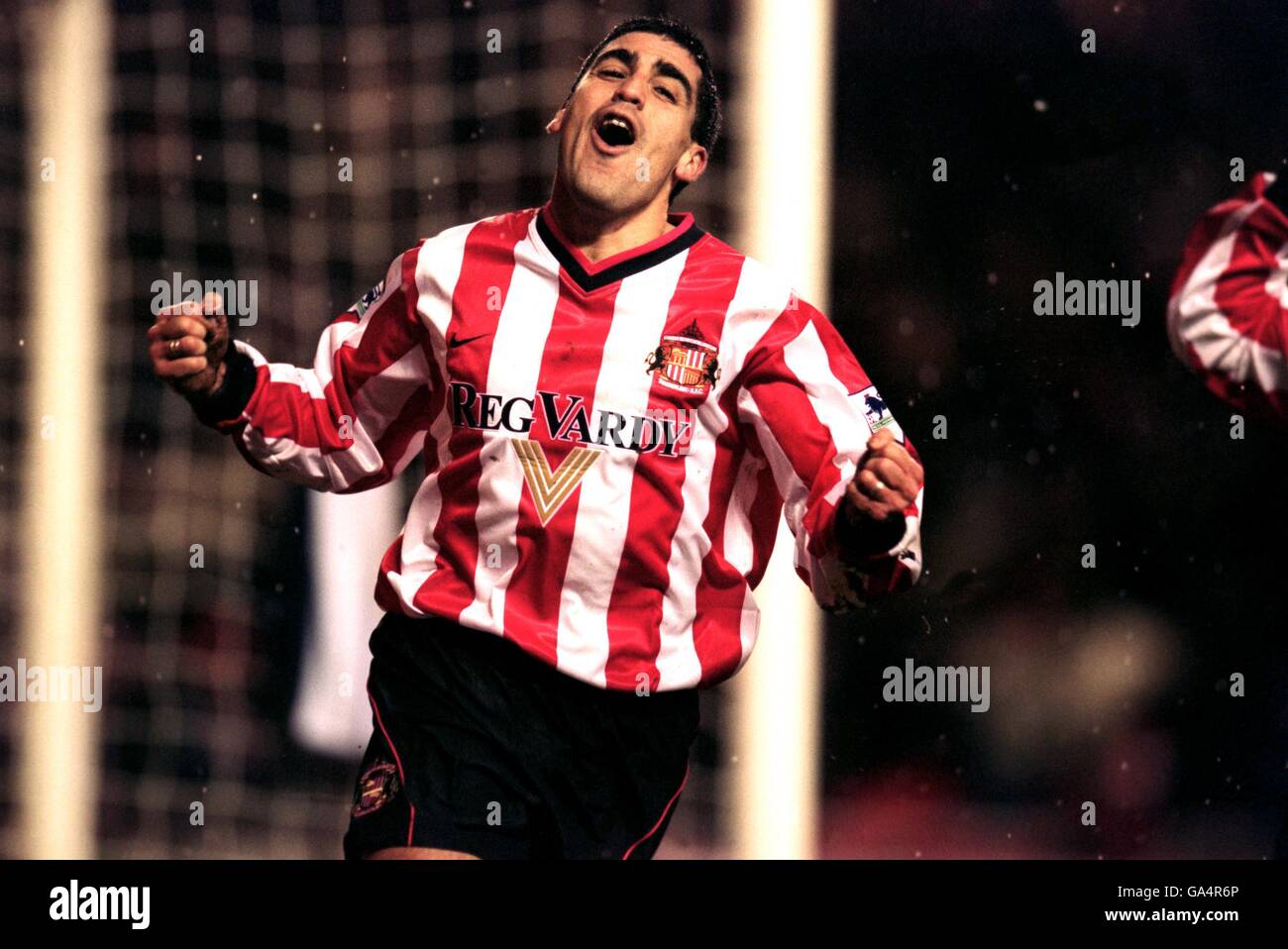 Sunderland's Claudio Reyna celebrates after scoring the winning goal in his home debut against Everton Stock Photo
