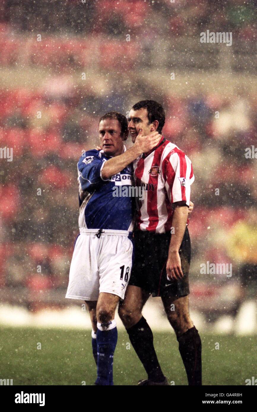 Soccer - FA Barclaycard Premiership - Sunderland v Everton. Season of good will, Everton's Paul Gascoigne makes friends with Sunderland's Gavin McCann Stock Photo