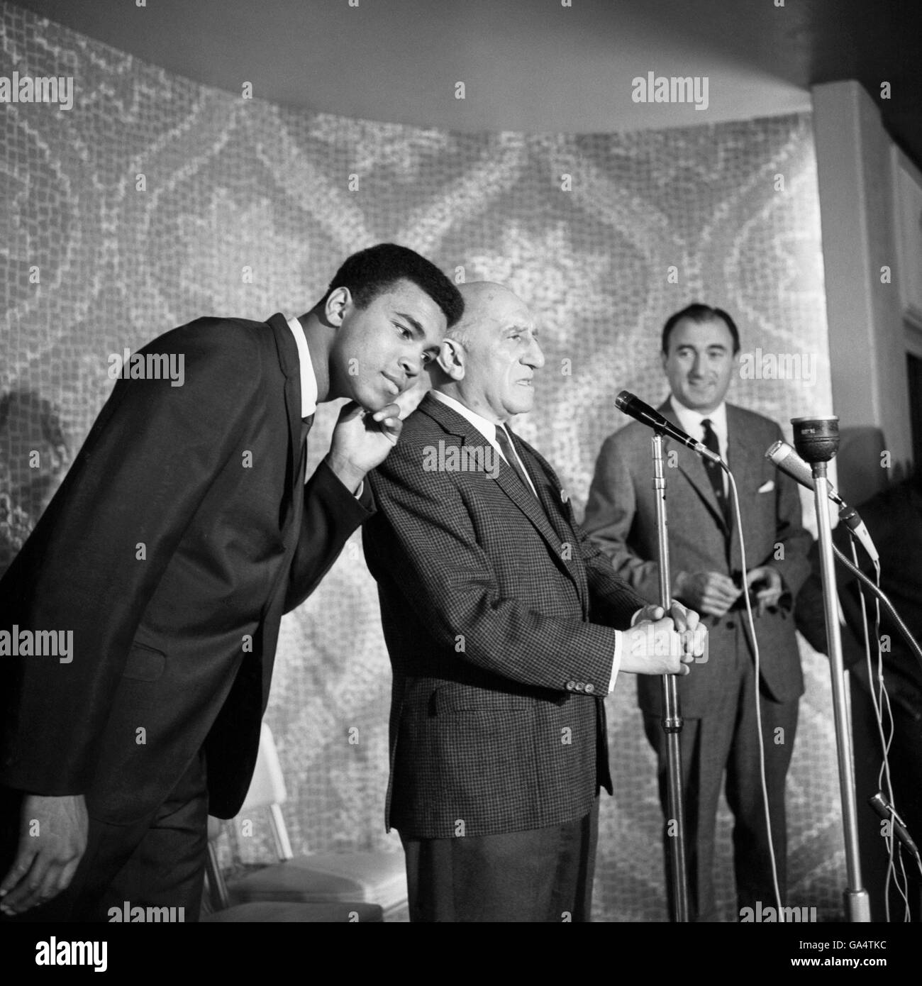 Boxing - Muhammad Ali - Press Conference, Piccadilly Hotel Stock Photo
