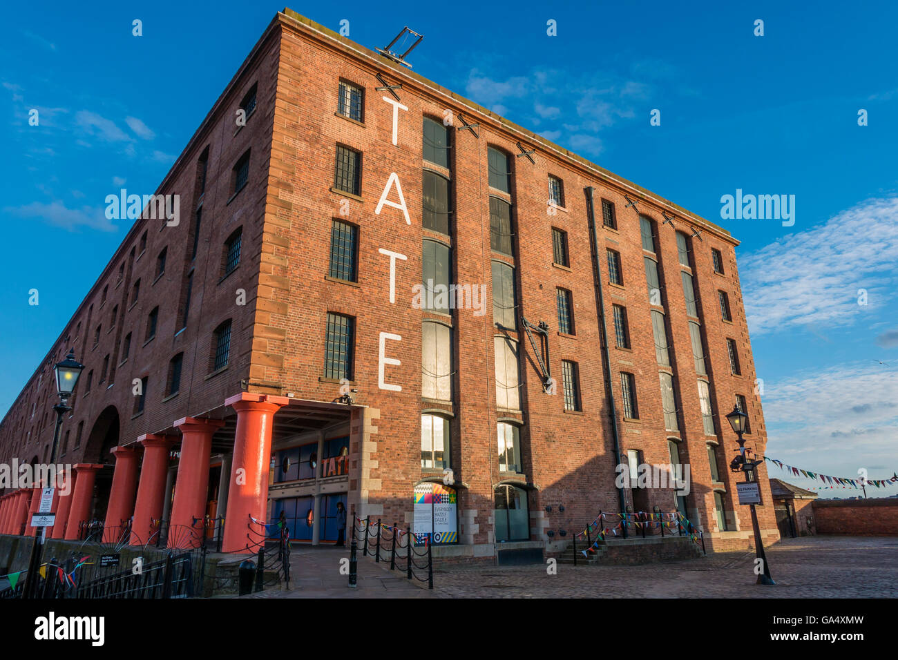 Tate liverpool albert dock hires stock photography and images Alamy