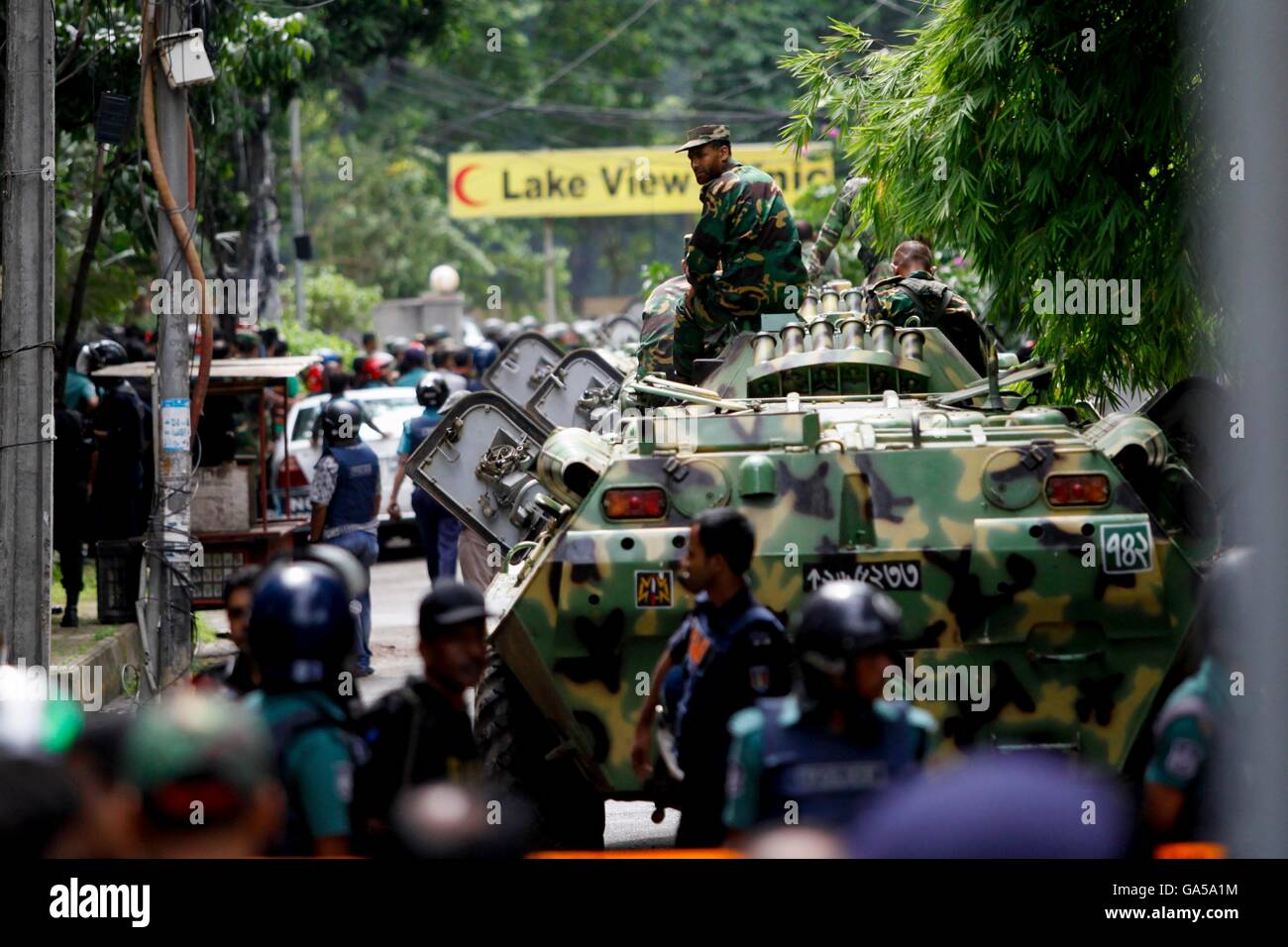 Dhaka, Bangladesh. 2nd July, 2016. After rescue operation Army soldiers stand near the Holey Artisan Bakery. Six gunmen have been shot and killed during an operation to end a hostage situation by military commandos, while the gunmen killed two policemen earlier and thirteen hostages have been rescued. Credit:  K M Asad/ZUMA Wire/Alamy Live News Stock Photo