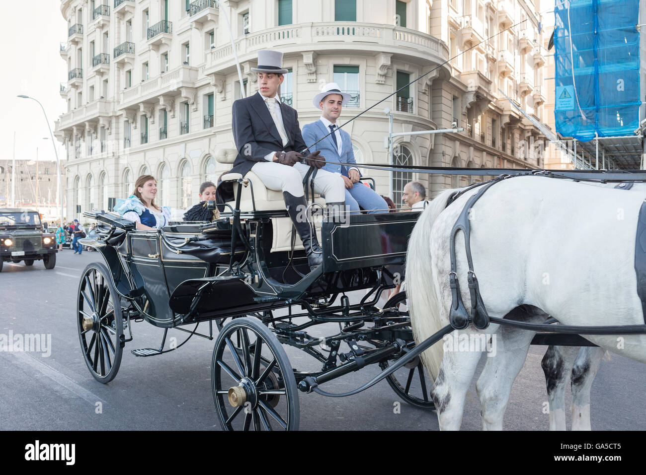 Equestrian carriages hi-res stock photography and images - Alamy