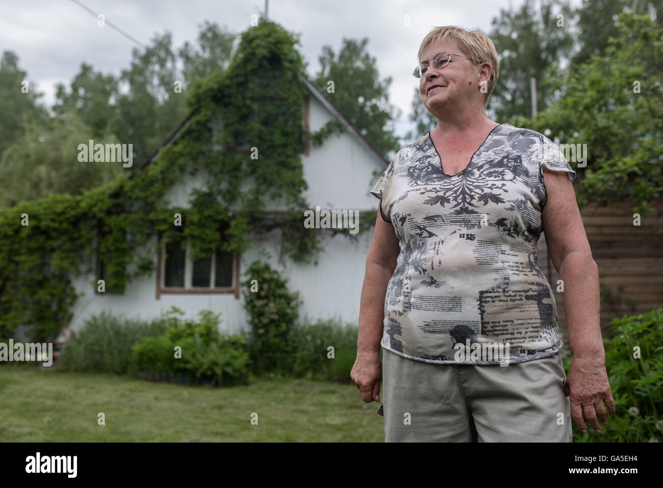 Tula, Russia. 28th May, 2016. Tatyana is seen in her dacha in the environs of Tula, Russia, on May 28, 2016. Dacha is a traditional Russian country house with a yard for summer. Dachas used to be a place to unite families and co-workers who were given the land. Today they are changing---new buyers come and make dachas a villa to take rest from noisy urban sprawl and neighbours. © Evgeny Sinitsyn/Xinhua/Alamy Live News Stock Photo