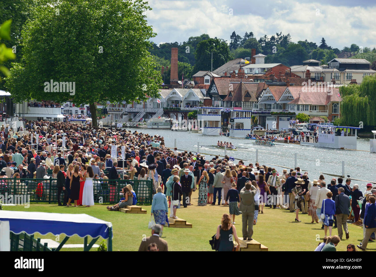 Henley-on-Thames, UK. 3rd July, 2016. Lucky 13 for Eton -In the Princess Elizabeth Challenge Cup it was defending Champions St Paul's against 2014 winners Eton. Between them the schools have 18 victories and it was Eton who took their tally to 13 with a clear victory Copyright Gary Blake/Alamy Live. News Stock Photo
