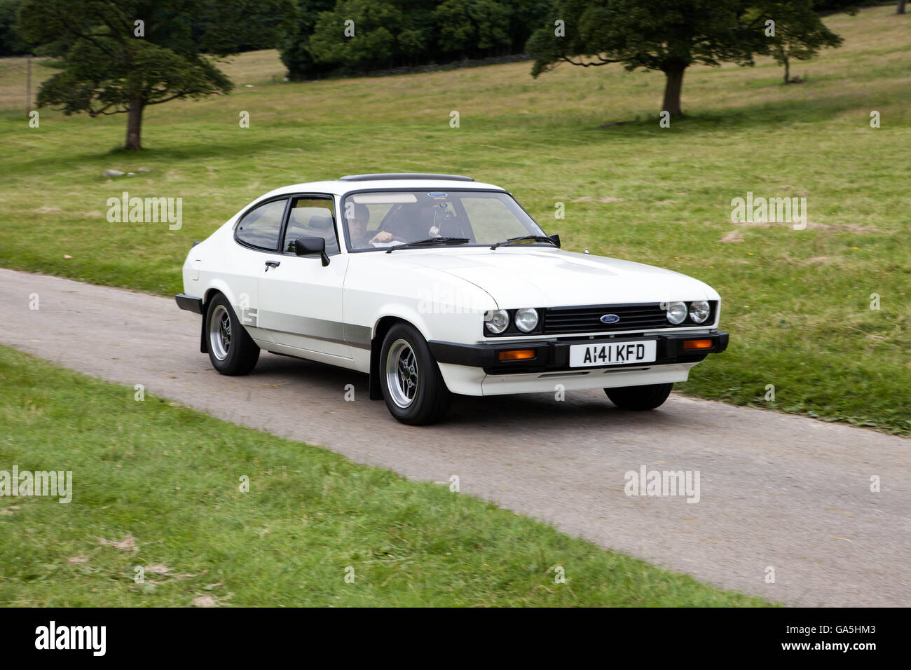 Cars of distinction  - Page 2 1984-white-ford-capri-s-5-speed-at-leighton-hall-classic-car-rally-GA5HM3