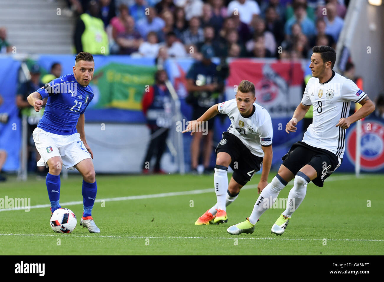 Emanuele Giaccherini Italy Joshua Kimmich Germany Mesut Ozil Germany July 02 2016 Football Uefa Euro France 2016 Quarter Final Germany 1 1 Pk 6 5 Italy At Stade De Bordeaux Bordeaux France