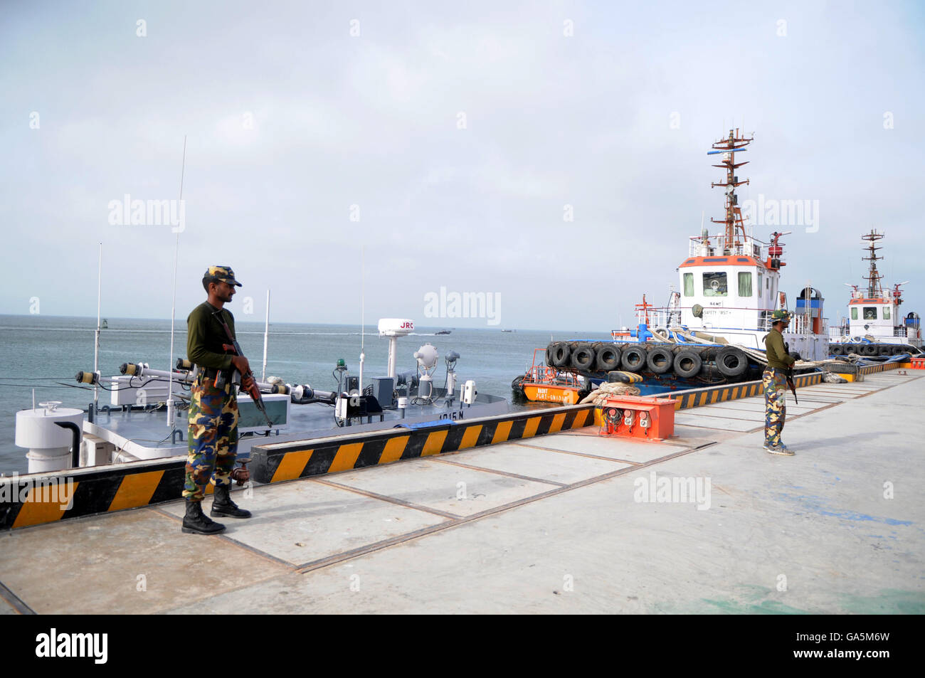 Gwadar. 2nd July, 2016. Pakistani navy soldiers stand guard at Gwadar Port in southwest Pakistan's Gwadar on July 2, 2016. Gwadar Port is a warm-water, deep-sea port situated on the Arabian Sea in Balochistan province of Pakistan. China and Pakistan agreed to build China-Pakistan Economic Corridor(CPEC), a major and pilot project under the Belt and Road Initiative, to connect the Pakistani Gwadar port with Kashgar city in China's Xinjiang Uygur Autonomous Region. © Ahmad Kamal/Xinhua/Alamy Live News Stock Photo