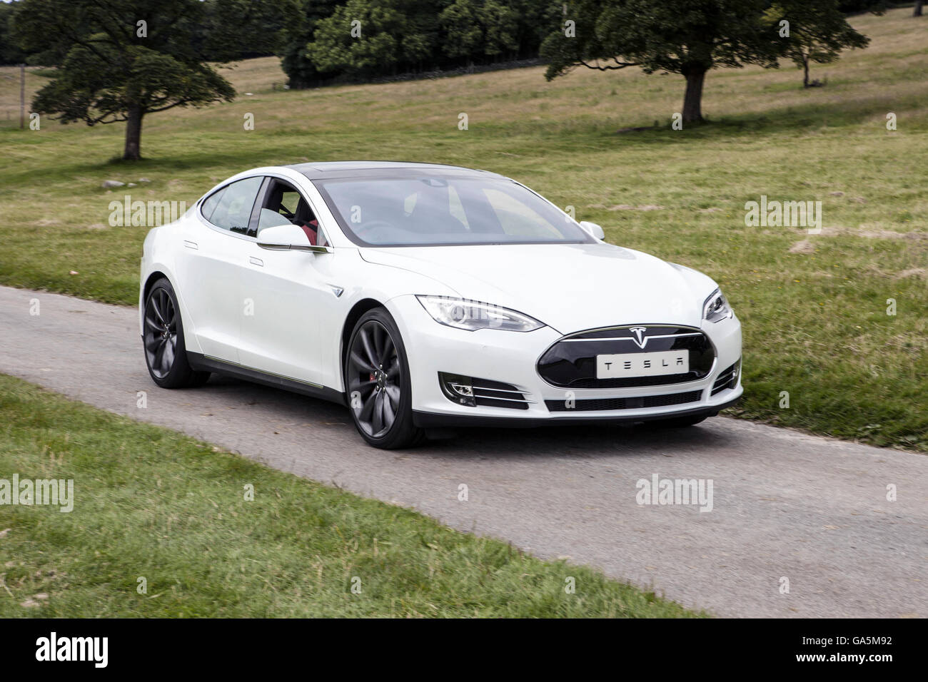 Tesla electric car vehicle road battery zero emissions recharge