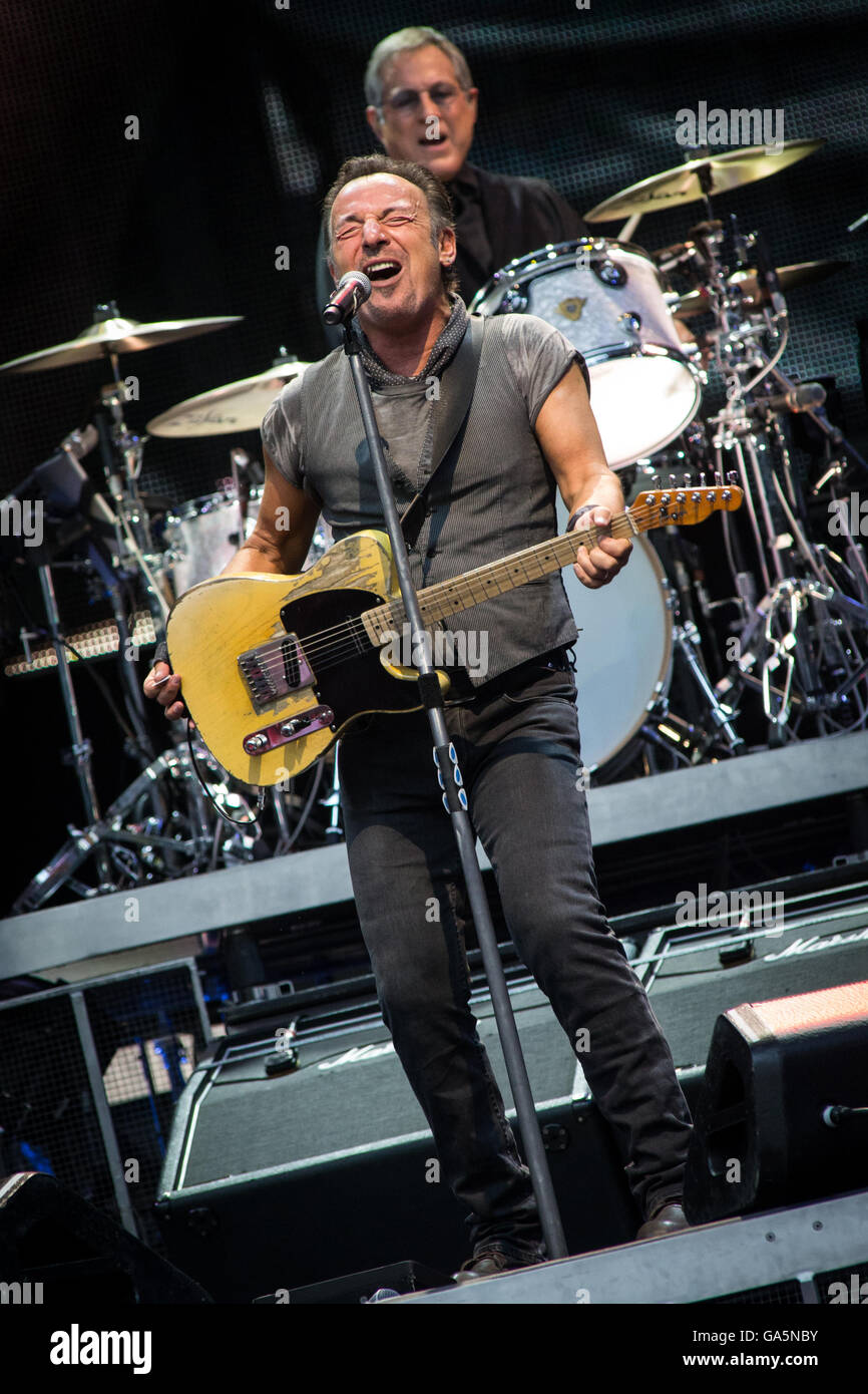 Milan Italy. 03th July 2016. The American rock legend Bruce Springsteen performs live on stage at Stadio San Siro during 'The River Tour 2016' Credit:  Rodolfo Sassano/Alamy Live News Stock Photo