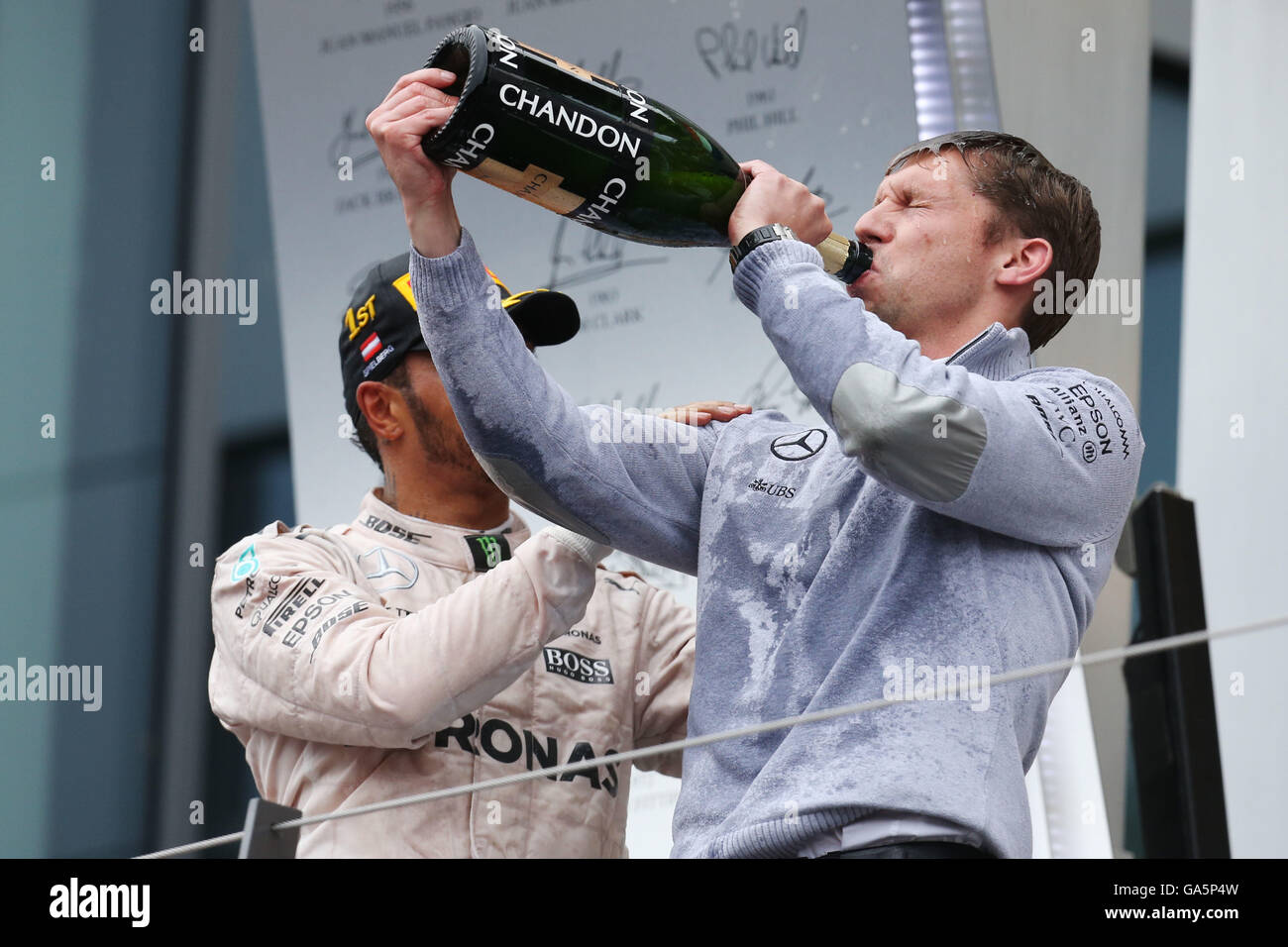 Spielberg, Austria. 03rd July, 2016. Motorsports: FIA Formula One World Championship 2016, Grand Prix of Austria, #44 Lewis Hamilton (GBR, Mercedes AMG Petronas Formula One Team), James Vowles © dpa/Alamy Live News Stock Photo