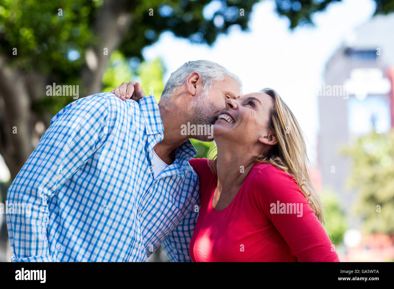 Man and woman kissing hi-res stock photography and images - Alamy