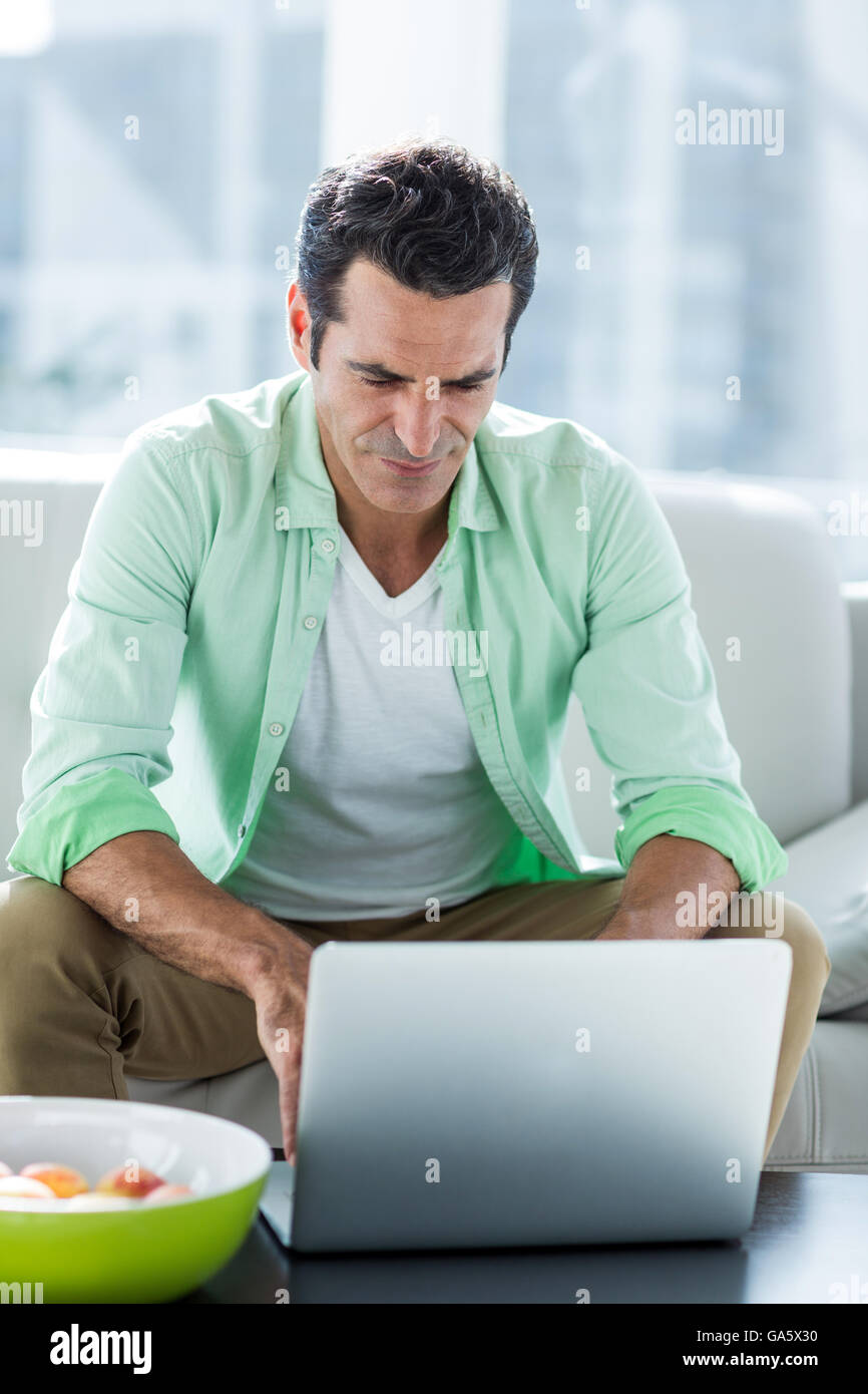 Man home laptop hi-res stock photography and images - Alamy