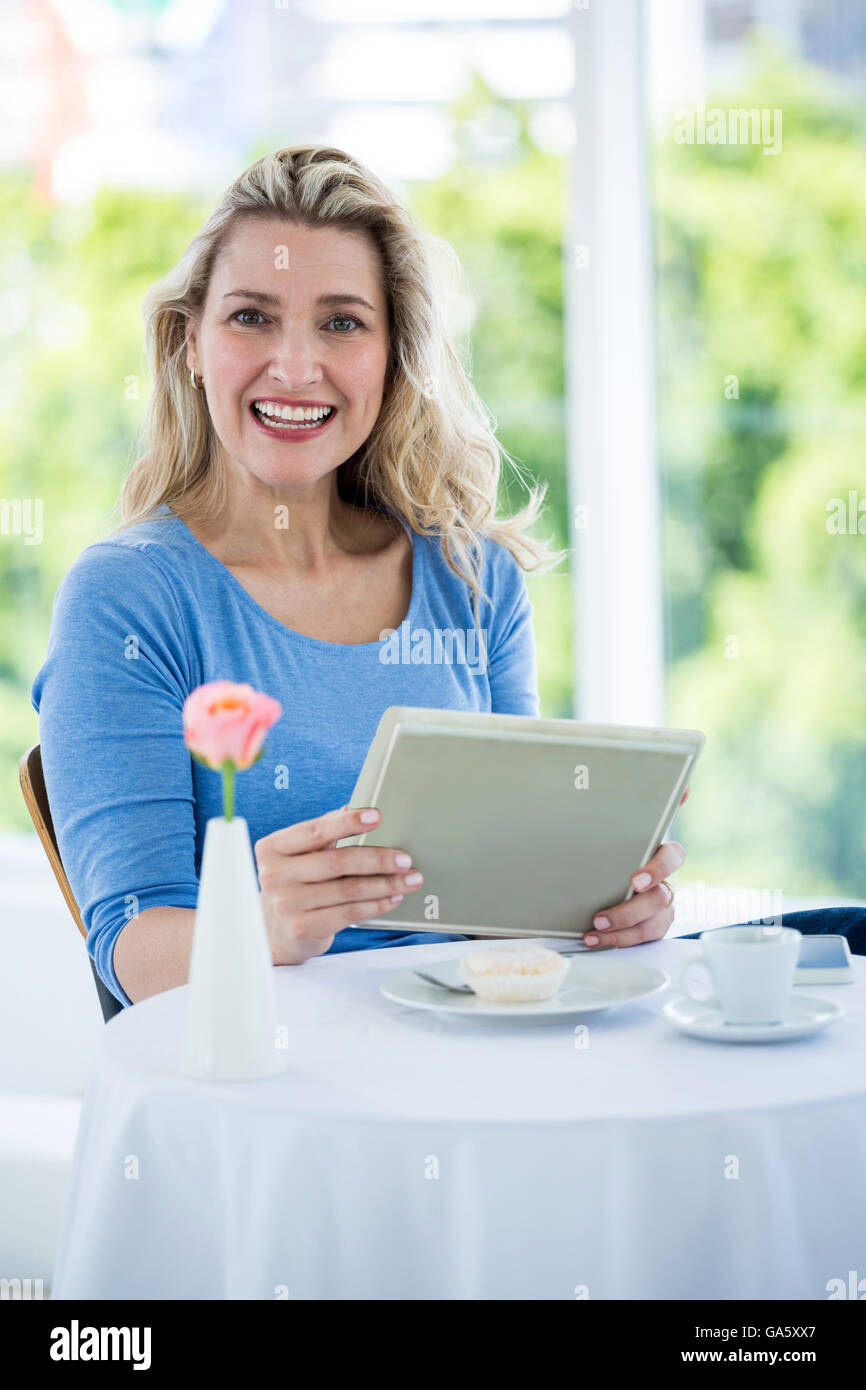 Mature elegant woman portrait hi-res stock photography and images - Alamy