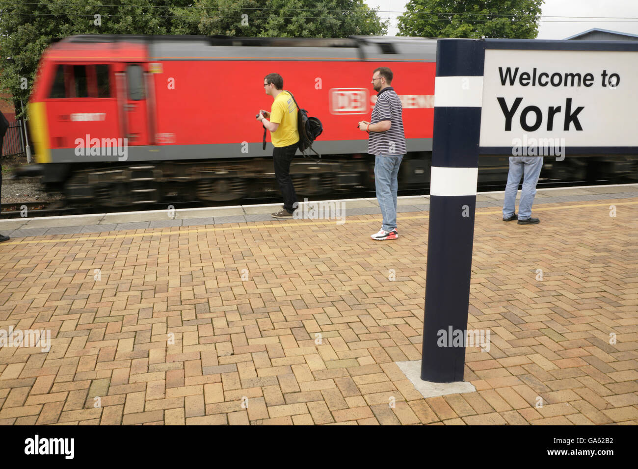 Rail enthusiasts watching DB Schenker class 60 loco 60017 at York station, UK. Stock Photo