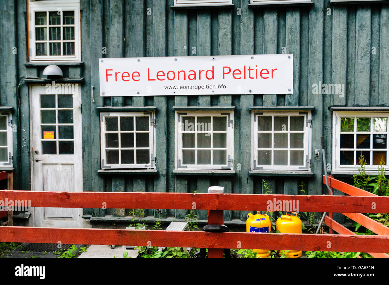 'Free Leonard Peltier' banner on a traditional green wooden house in Denmark Stock Photo