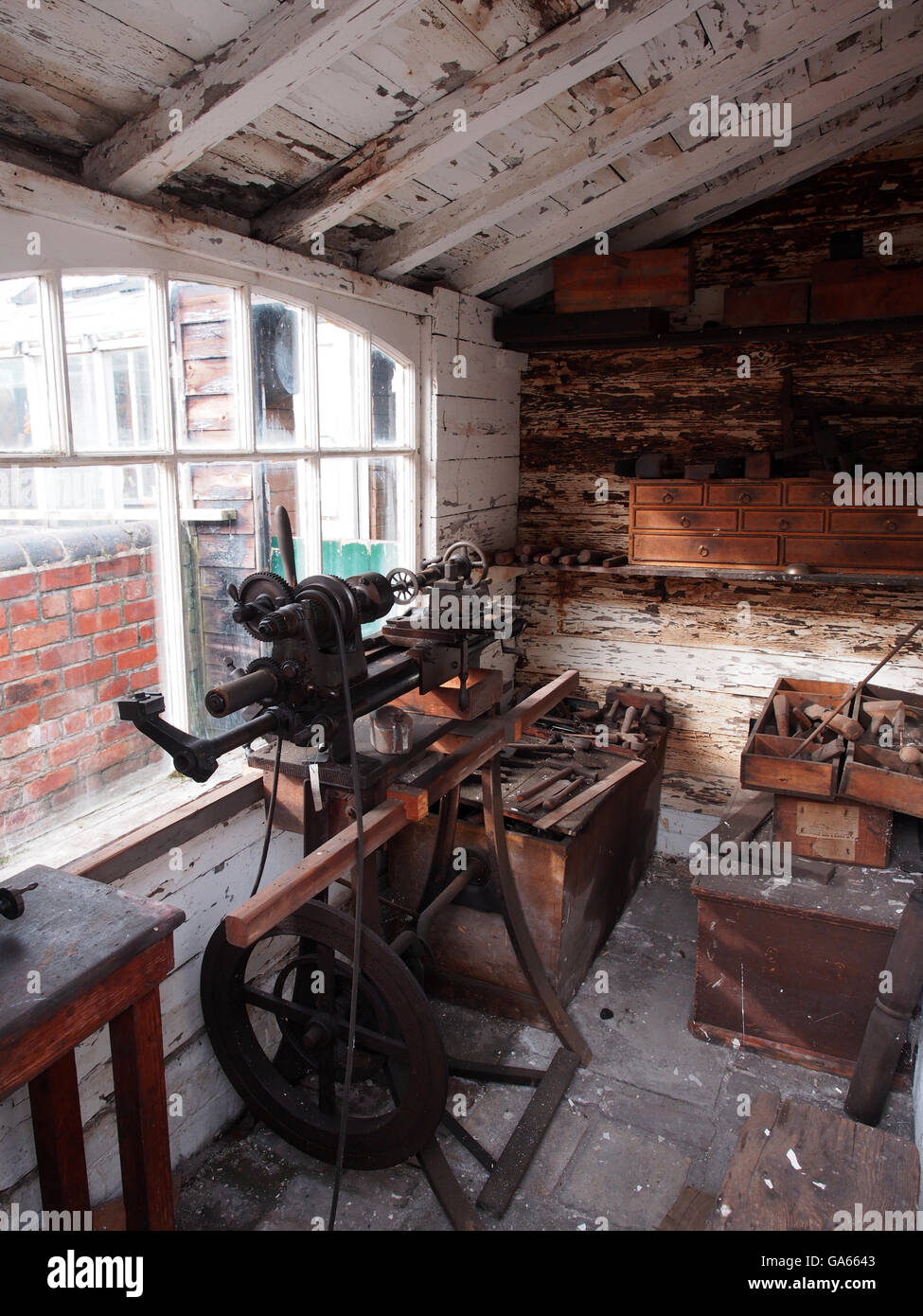 Old lathe hires stock photography and images Alamy