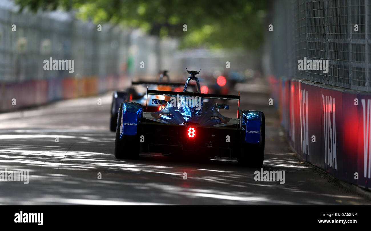 Cars go down the start/finish straight during round ten of the FIA Formula E Championship at Battersea Park, London. PRESS ASSOCIATION Photo. Picture date: Sunday July 3, 2016. See PA story AUTO Formula E. Photo credit should read: Nigel French/PA Wire. Stock Photo