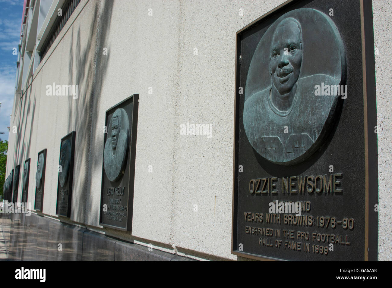 Ohio, Cleveland. Cleveland Browns Stadium aka First Energy Stadium. Monument wall with famous Cleveland team members. Stock Photo