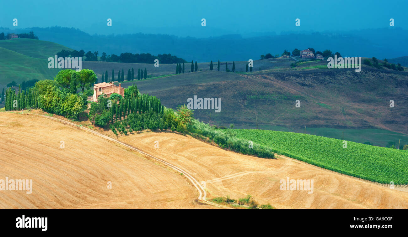 House on top of the hill in Tuscany, Italy Stock Photo - Alamy