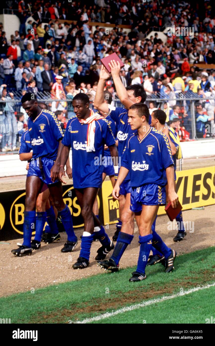 Wimbledon's Dennis Wise (r) and John Fashanu (c) do a lap of honour after losing to Liverpool Stock Photo