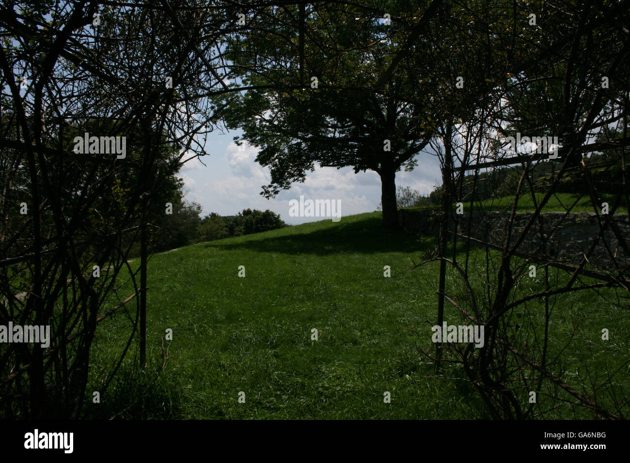 Grassy knoll hires stock photography and images Alamy