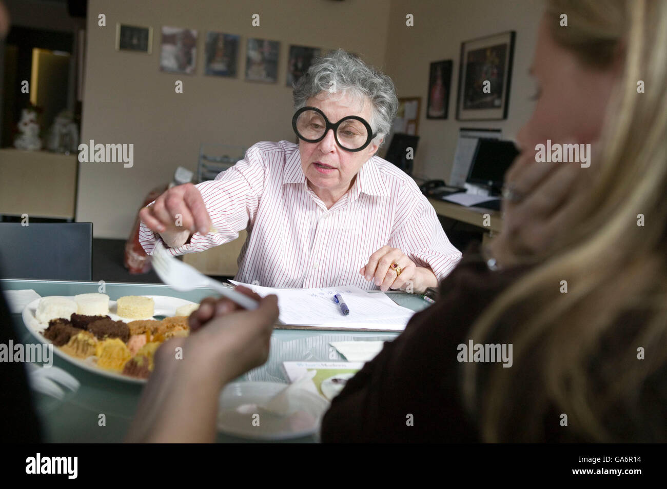 6 April 2006 - New York City - Sylvia Weinstock conducts a consultation with clients. Stock Photo