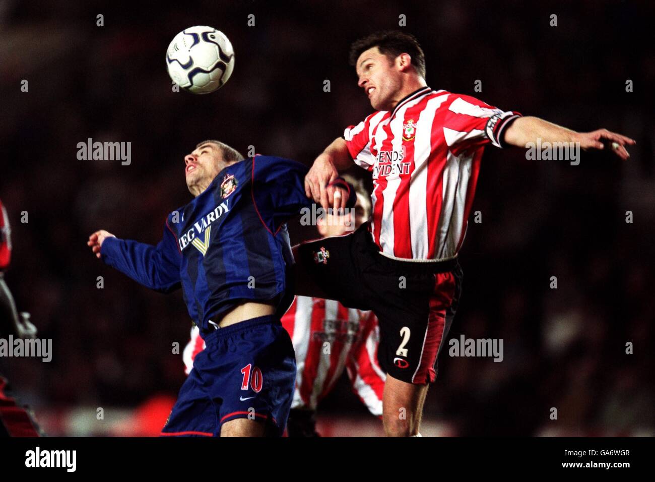 Sunderland's Kevin Phillips jumps for the ball with Southampton's Jason Dodd Stock Photo
