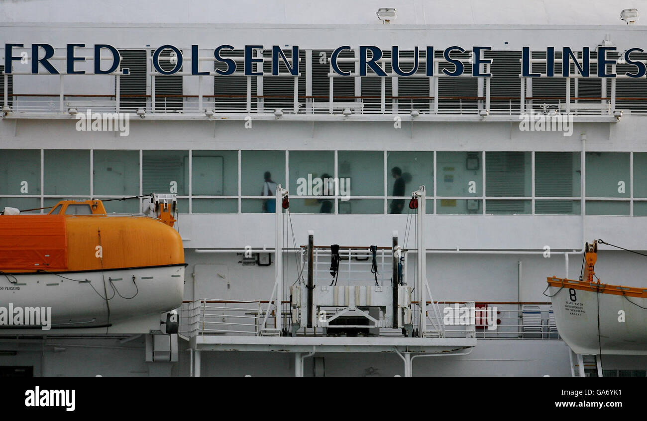 Legionnaires' Disease cruise liner returns to Dover Stock Photo Alamy