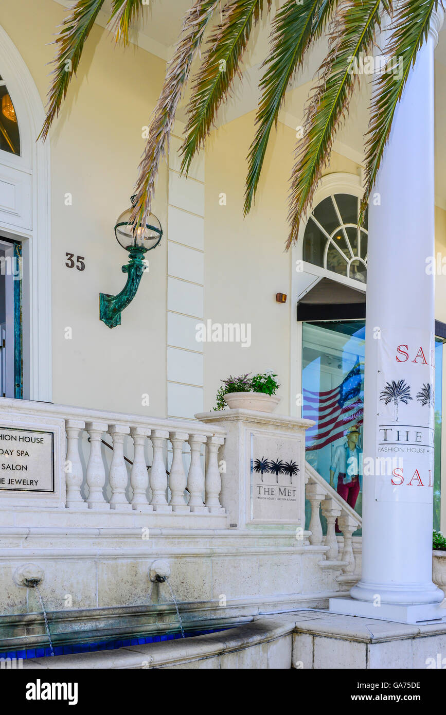 'The Met', a Fashion House, Day Spa and Salon in Greek Revival architectural style building, St. Armand's Circle, Sarasota, FL Stock Photo