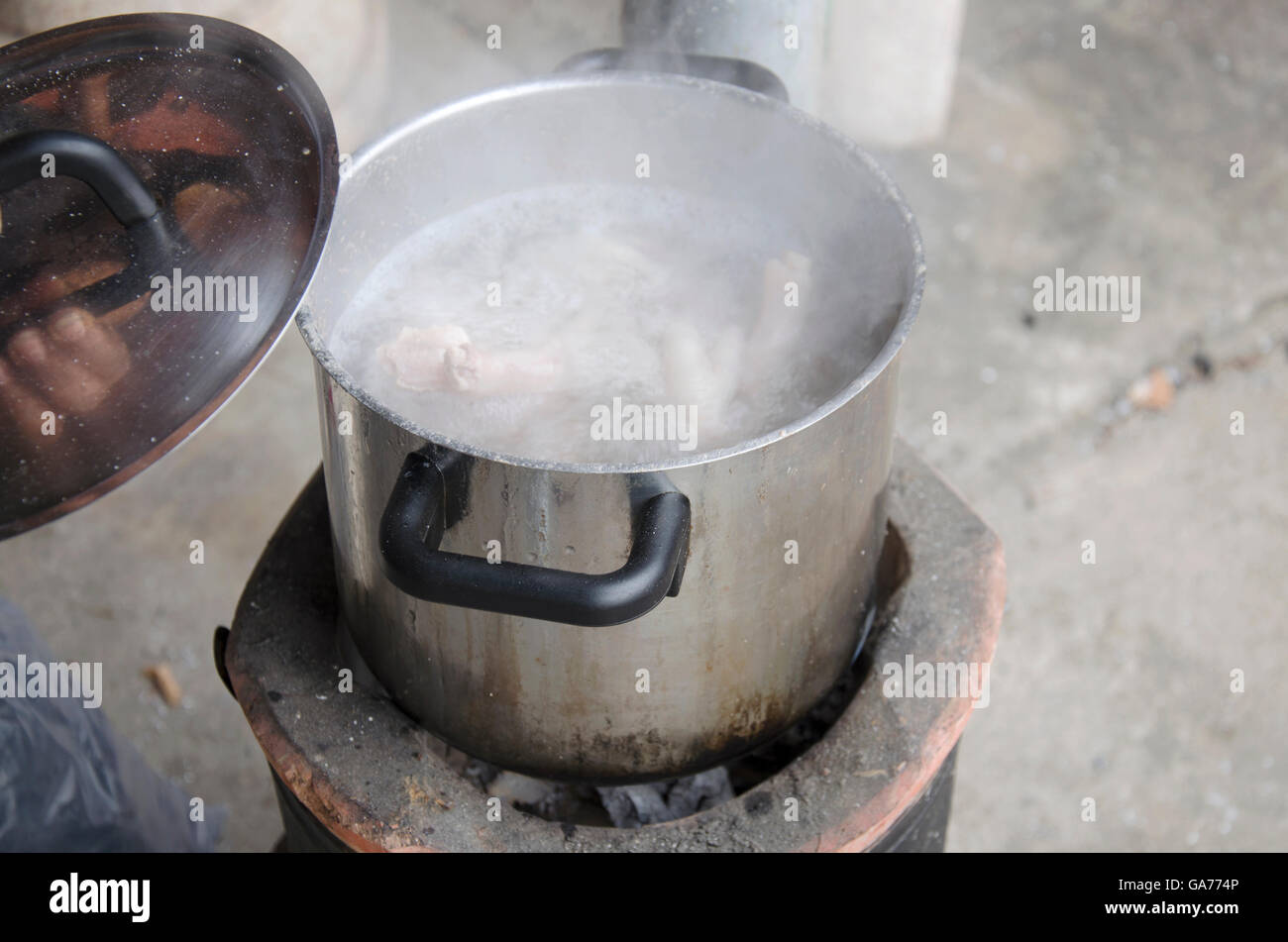 Boil chicken bone, foot and pork bone for cooking soup stock on Stove