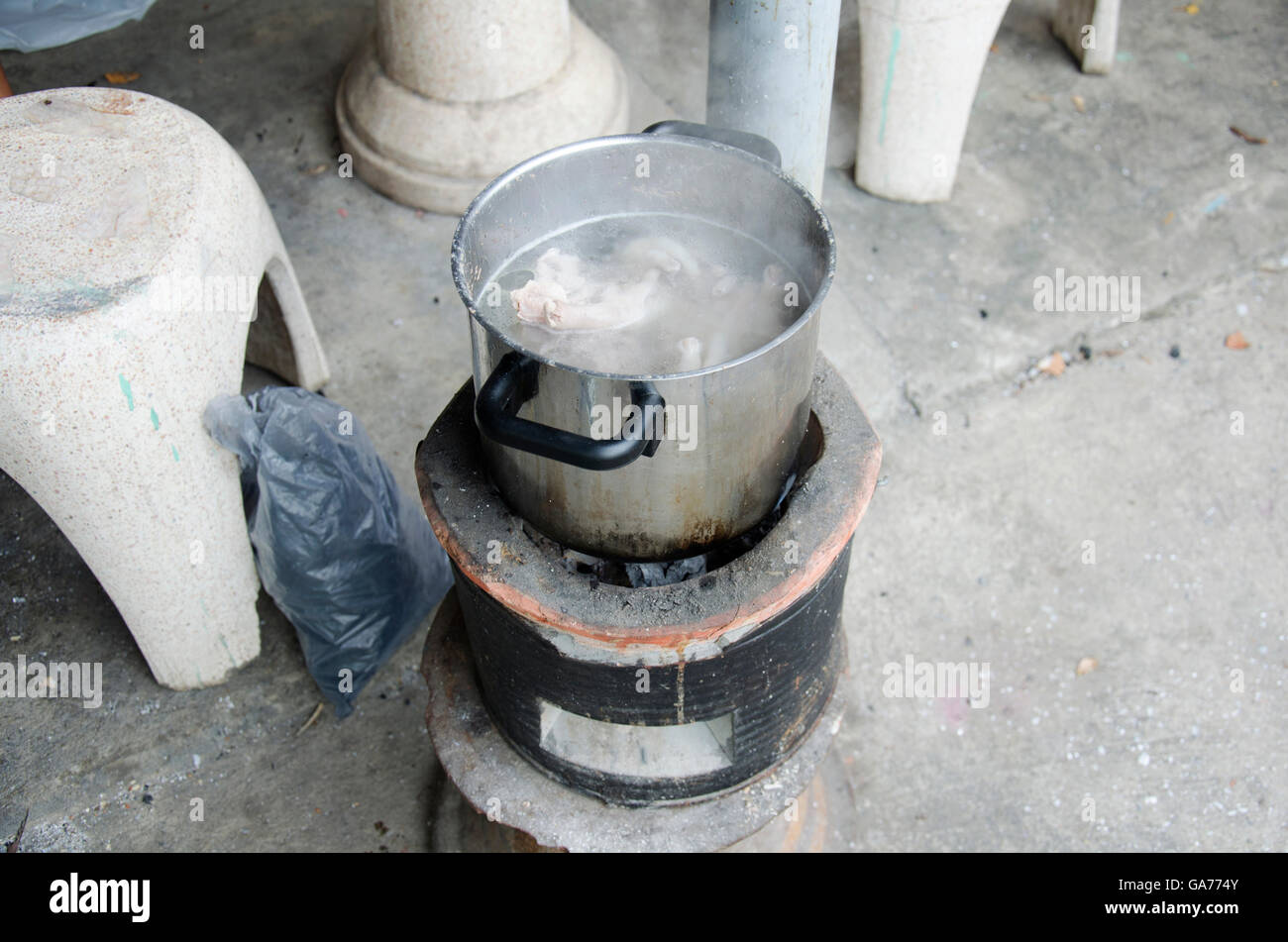 Boil chicken bone, foot and pork bone for cooking soup stock on Stove