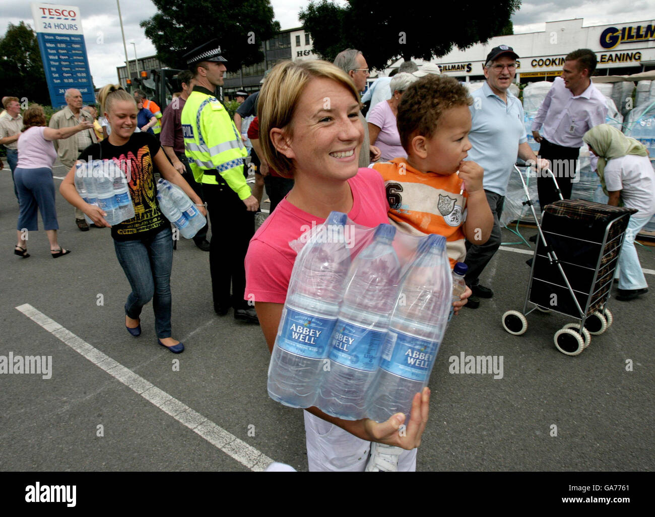 Members of the public collect emergency water at a Tesco superstore in Gloucester two days after the area's water supply was switched off. Stock Photo