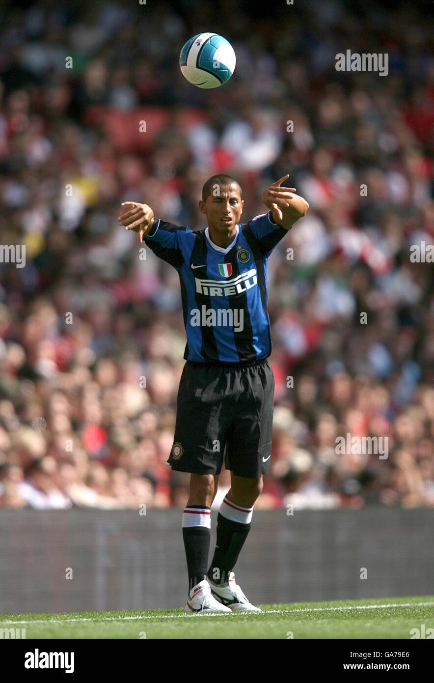 Articolo su Arsenal.com di 10 anni fa questo mese - Wenger: \, image size:884x1390