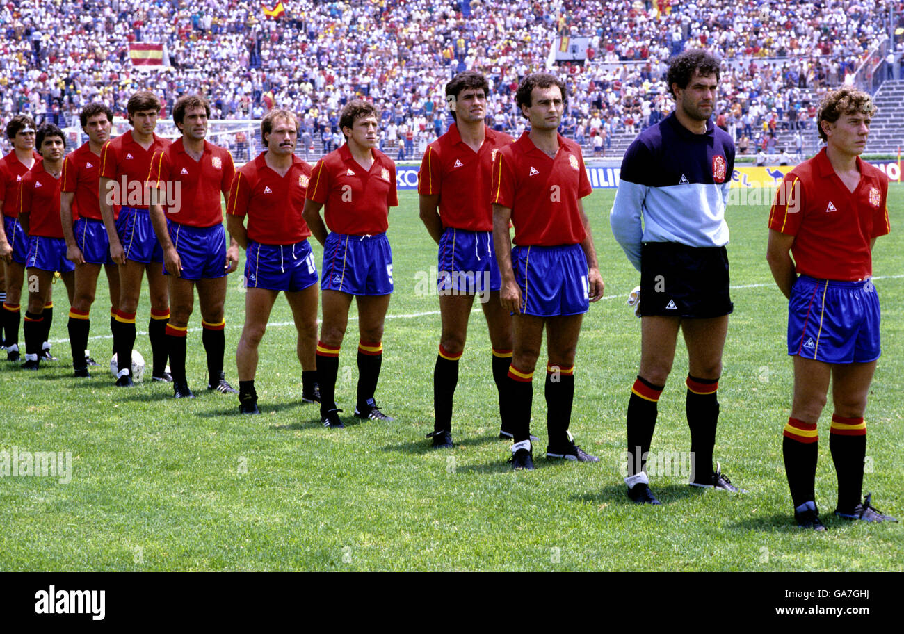 (L-R) Spain team line up: Jose Antonio Camacho, Tomas, Francisco, Julio Salinas, Andoni Goicoechea, Ramon Caldere, Victor, Michel, Gallego, Andoni Zubizarreta, Emilio Butragueno Stock Photo