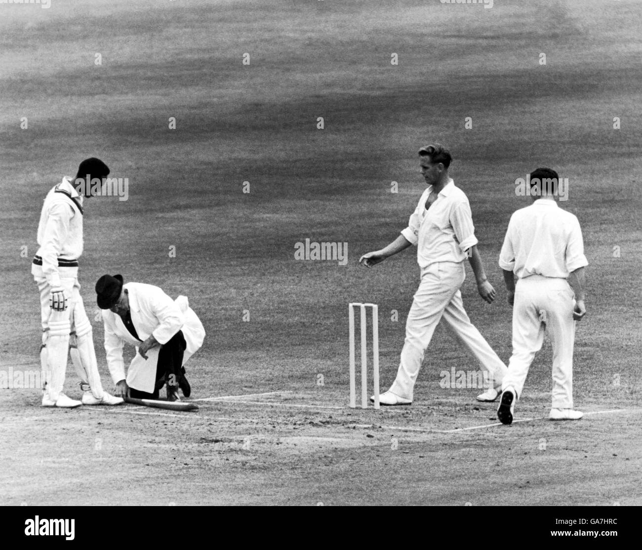 Cricket - The Wisden Trophy - Second Test - England v West Indies - Second Day. Umpire Fred Price (second l) reties West Indies' Garfield Sobers' (l) bootlaces Stock Photo