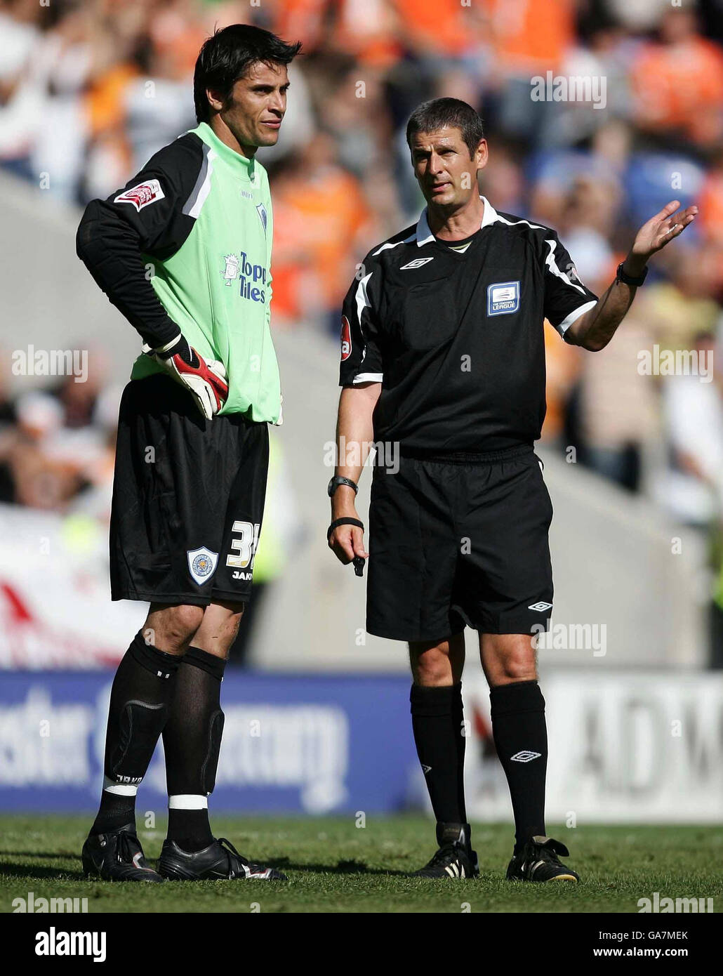 Referee Andy D'Urso explains his decision to Leicester goalkeeper Paul Henderson following a goal from Blackpool during the Coca-Cola Football League Championship match at The Walkers Stadium, Leicester. Stock Photo