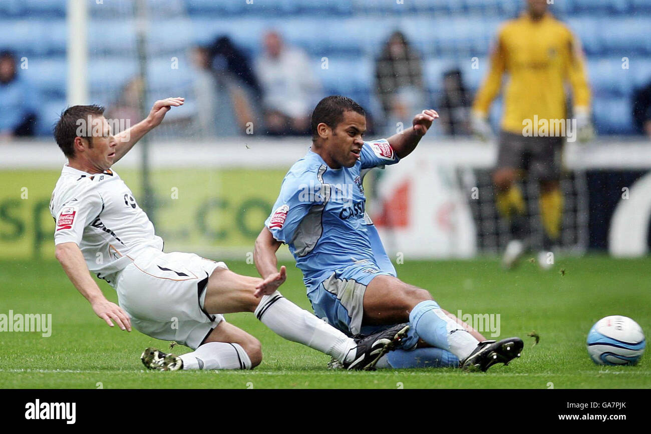 Hull's Nick Barmby in action with Coventry's Marcus Hall (right) during the Coca-Cola Football League Championship match at Ricoh Arena, Coventry. Stock Photo